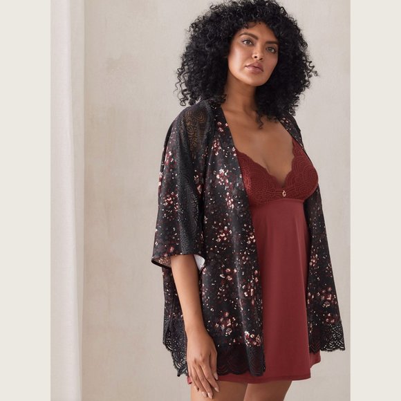 Ashley Graham - Printed Satin Floral Kimono with Lace Insert - Picture 2 of 15